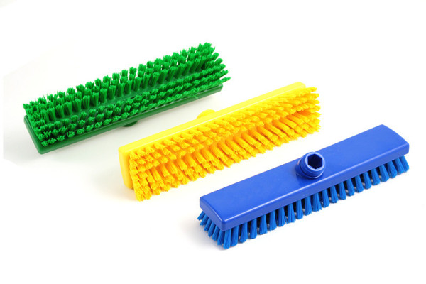 Bodenschrubber mit Wasserdurchlauf